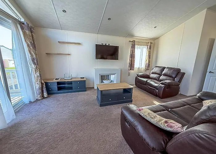 Luxury Lodge At Suffolk Sands Holiday Park Ref 45009Mv