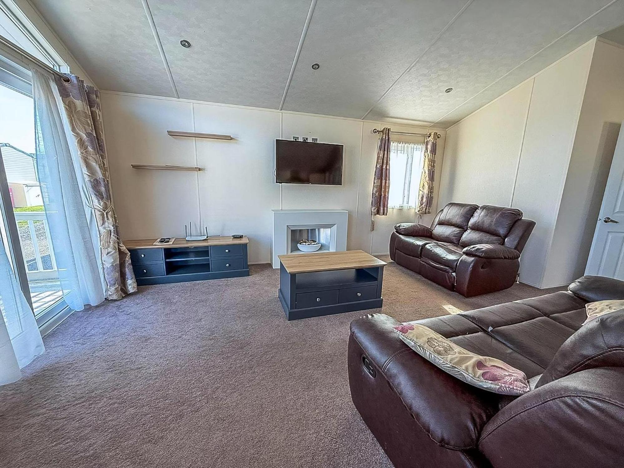 Campsite Luxury At Suffolk Sands Ref 45009mv