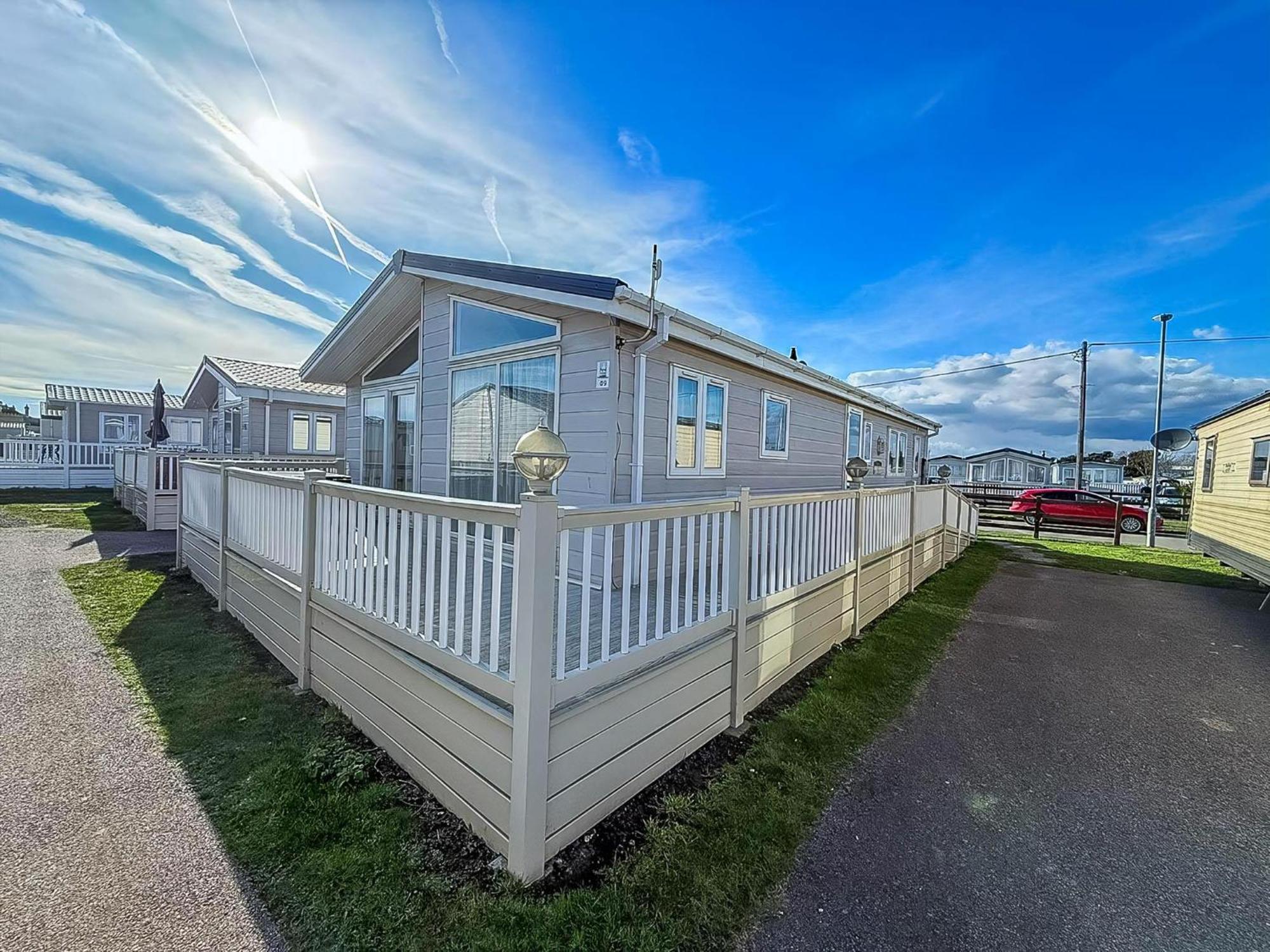 Campsite Luxury At Suffolk Sands Ref 45009mv Felixstowe
